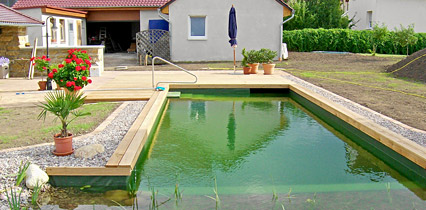 Traum in Grün: Gartenanlagen mit Naturteich Gartenanlagen mit Naturteich