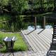 Klares, sauberes Wasser im Schwimmteich 